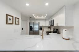 Scottsdale 2BR Golf Condo: Pool, Balcony, Views!
