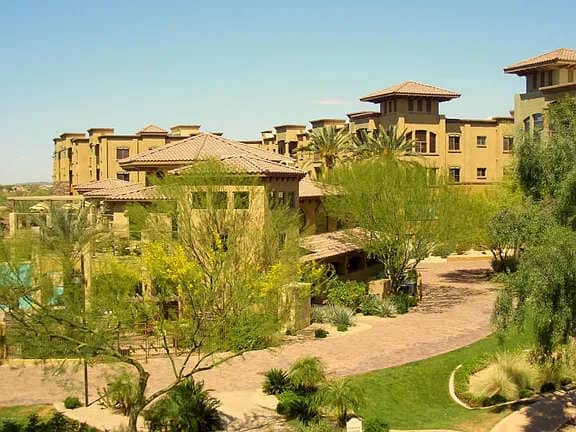 2BR Condo with Pools Gym Gated,  Near Trails