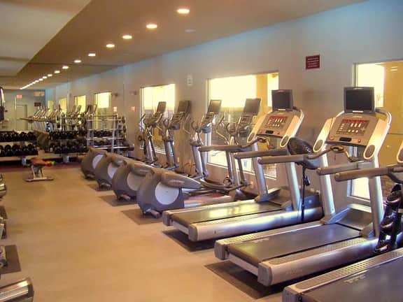 2BR Condo with Pools Gym Gated,  Near Trails